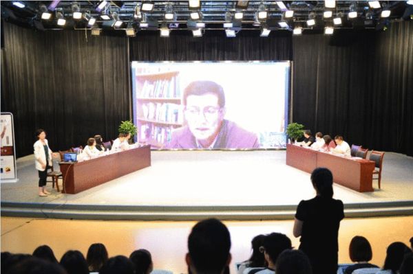 远程视频连线——秘鲁国立圣马尔科斯大学东亚研究中心主任Carlos Alberto Aquino Rodriguez